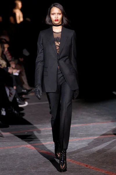 Look 29